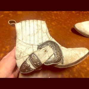 GORGEOUS western boots